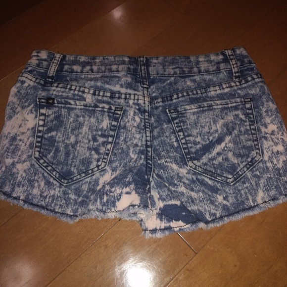Shorts - Picture 3 of 4